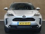 Toyota Yaris Cross 1.5 Hybrid 130 Dynamic - DODEHOEK DETECTIE - DIRECT UIT VOORRAAD LEVERBAAR - PARKEERSENSOREN VOOR EN ACHTER - STOEL & STUUR VERWARMING - DRAADLOZE TELEFOONLADER - KEYLESS ENRTY & START - BESTUURDERS EN BIJRIJDERSSTOEL IN HOOGTE VERSTELBAAR