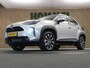 Toyota Yaris Cross 1.5 Hybrid 130 Dynamic - DODEHOEK DETECTIE - DIRECT UIT VOORRAAD LEVERBAAR - PARKEERSENSOREN VOOR EN ACHTER - STOEL & STUUR VERWARMING - DRAADLOZE TELEFOONLADER - KEYLESS ENRTY & START - BESTUURDERS EN BIJRIJDERSSTOEL IN HOOGTE VERSTELBAAR