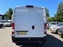 Citroën Jumper 2.2 BlueHDi 140 S&S L2H2 3.5t | Adaptieve Cruise control | Achteruitrijcamera | Climate control | Navigatie | 3 persoons | Side steps | Lichtmetalen velgen black | Pushbar