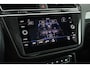 Volkswagen Tiguan 1.5 TSI 150pk DSG Highline Business R Trekhaak Panoramadak Camera Stoelverwarming Navigatie