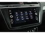 Volkswagen Tiguan 1.5 TSI 150pk DSG Highline Business R Trekhaak Panoramadak Camera Stoelverwarming Navigatie