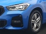 BMW X1 sDrive20i M Sport 192pk Misano Blauw Metallic | Trekhaak Afn. | Sportstoelen Verwarmd | Navi Pro | Sfeerverlichting | Apple Carplay | Camera | LED Koplampen | 18"L.M | M Sportstuur | Cruise Control |