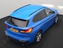 BMW X1 sDrive20i M Sport 192pk Misano Blauw Metallic | Trekhaak Afn. | Sportstoelen Verwarmd | Navi Pro | Sfeerverlichting | Apple Carplay | Camera | LED Koplampen | 18"L.M | M Sportstuur | Cruise Control |