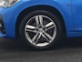BMW X1 sDrive20i M Sport 192pk Misano Blauw Metallic | Trekhaak Afn. | Sportstoelen Verwarmd | Navi Pro | Sfeerverlichting | Apple Carplay | Camera | LED Koplampen | 18"L.M | M Sportstuur | Cruise Control |