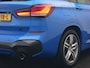 BMW X1 sDrive20i M Sport 192pk Misano Blauw Metallic | Trekhaak Afn. | Sportstoelen Verwarmd | Navi Pro | Sfeerverlichting | Apple Carplay | Camera | LED Koplampen | 18"L.M | M Sportstuur | Cruise Control |