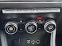 Renault Captur 1.3 TCe 140 Intens / Achteruitrijcamera / Apple Carplay Android Auto / Cruise control / Keyless Entry & Start / Draadloze telefoon lader / Navigatie / Parkeersensoren voor en achter / Climate control /