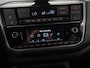 Volkswagen Up! 1.0 BMT cross up! | Camera | Stoelverwarming | Lichtmetalen Velgen | Zondag Open!