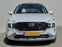 Hyundai Santa Fe 1.6 T-GDI PHEV Premium Plus Sky 7p. / SOH 100% / All season banden / Trekgewicht 1.350 kg / Glazen schuif- en kanteldak / Stuur- Stoel & Achterbank verwarming / Stoelventilatie / Rondomzicht camera / Elektrische achterklep / Adaptief cruise control /
