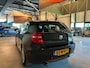 BMW 1-Serie 116i 5-DEURS BUSINESS LINE STYLE-uitv|AIRCO|ISOFIX|CRUISE CONTROL|LM-VELGEN|NAP|NIEUWE APK + O.H.BEURT BIJ AFLEVERING