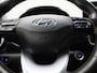 Hyundai Kona Electric Sky 64kWh | APPLE CARPLAY | ANDROID AUTO | STUURWIELVERWARMING | ACHTERUITRIJCAMERA | STOELVERWARMING | HEAD-UP DISPLAY | CRUISE CONTROL | DAB RADIO | LEDER | ELEKTRISCH VERSTELBARE STOEL | NAIVGATIE |