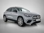 Mercedes-Benz GLA 250 e 140 Year Edition | Plus pakket | Nightpakket | Trekhaak | Panoramaschuifdak | 20” tien-dubbelspaaks AMG velgen | Warmtewerend, donkergetint glas |