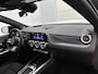 Mercedes-Benz GLA 180 Business Solution AMG | Premium Plus pakket | Nightpakket | Trekhaak | Panoramaschuifdak | DISTRONIC | Burmester Surround Sound systeem | GUARD 360 ° Plus | 19” vijf-dubbelspaaks AMG velgen |