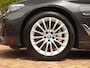 BMW 5-Serie Touring 530e xDrive Trekhaak Elektrisch | Schuifdak | Topstaat! | All-season