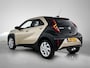 Toyota Aygo X 1.0 VVT-i MT Envy | Dealer Onderhouden | Stoelverwarming | Parkeersensoren voor+achter | Climate Control | Keyless Entry/Start | Draadloze telefoonlader | Groot Scherm | Navigatie | Apple CarPlay/Android Auto