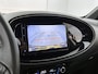 Toyota Aygo X 1.0 VVT-i MT Envy | Dealer Onderhouden | Stoelverwarming | Parkeersensoren voor+achter | Climate Control | Keyless Entry/Start | Draadloze telefoonlader | Groot Scherm | Navigatie | Apple CarPlay/Android Auto