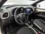 Toyota Aygo X 1.0 VVT-i MT Envy | Dealer Onderhouden | Stoelverwarming | Parkeersensoren voor+achter | Climate Control | Keyless Entry/Start | Draadloze telefoonlader | Groot Scherm | Navigatie | Apple CarPlay/Android Auto