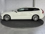 Volvo V60 2.0 T8 Twin Engine AWD Inscription B&W HUD Pano Trekhaak Pilot Assist