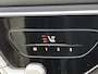 Mercedes-Benz C-klasse 300 e Business Solution Luxury | Winterpakket | Parkeerpakket | Trekhaak | Warmtewerend, donkergetint glas | Panoramaschuifdak | GUARD 360° Plus | 18 inch vijf-dubbelspaaks lichtmetalen velgen |