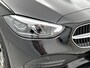 Mercedes-Benz C-klasse 300 e Business Solution Luxury | Winterpakket | Parkeerpakket | Trekhaak | Warmtewerend, donkergetint glas | Panoramaschuifdak | GUARD 360° Plus | 18 inch vijf-dubbelspaaks lichtmetalen velgen |