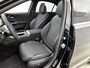 Mercedes-Benz C-klasse 300 e Business Solution Luxury | Winterpakket | Parkeerpakket | Trekhaak | Warmtewerend, donkergetint glas | Panoramaschuifdak | GUARD 360° Plus | 18 inch vijf-dubbelspaaks lichtmetalen velgen |