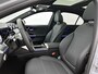 Mercedes-Benz C-klasse 300 e Business Solution Luxury | Winterpakket | Trekhaak | Panoramaschuifdak | Warmtewerend, donkergetint glas | GUARD 360° Plus | 18 inch vijf-dubbelspaaks lichtmetalen velgen |