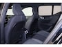 Volvo XC40 T5 Recharge Ultimate Bright - Panorama/schuifdak - IntelliSafe Assist - Harman/Kardon audio - Parkeercamera achter - Verwarmde voorstoelen & stuur - Parkeersensoren voor & achter - Elektr. bedienb. voorstoelen met geheugen links - Draadloze tel. lader - Extra getint glas - Inklapbare trekhaak - 19' LMV