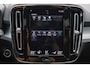 Volvo XC40 T5 Recharge Ultimate Bright - Panorama/schuifdak - IntelliSafe Assist - Harman/Kardon audio - Parkeercamera achter - Verwarmde voorstoelen & stuur - Parkeersensoren voor & achter - Elektr. bedienb. voorstoelen met geheugen links - Draadloze tel. lader - Extra getint glas - Inklapbare trekhaak - 19' LMV