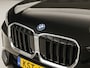 BMW X1 xDrive25e Automaat 245Pk (APPLE CARPLAY, HEAD-UP DISPLAY, 360 CAMERA, GETINT GLAS, LEDER, STOELVERWARMING, ZWARTE HEMEL, NIEUWSTAAT)