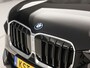 BMW X1 xDrive25e Automaat 245Pk (APPLE CARPLAY, HEAD-UP DISPLAY, 360 CAMERA, GETINT GLAS, LEDER, STOELVERWARMING, ZWARTE HEMEL, NIEUWSTAAT)