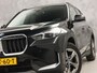 BMW X1 xDrive25e Automaat 245Pk (APPLE CARPLAY, HEAD-UP DISPLAY, 360 CAMERA, GETINT GLAS, LEDER, STOELVERWARMING, ZWARTE HEMEL, NIEUWSTAAT)