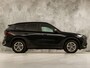 BMW X1 xDrive25e Automaat 245Pk (APPLE CARPLAY, HEAD-UP DISPLAY, 360 CAMERA, GETINT GLAS, LEDER, STOELVERWARMING, ZWARTE HEMEL, NIEUWSTAAT)