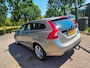 Volvo V60 1.6 T3 Momentum 1e eigenaar dealer onderhouden navigatie cruis control leerbekeleding