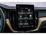 Volvo XC60 2.0 T6 Plug-in hybrid AWD Ultra Dark | Luchtvering | Trekhaak | Head Up Display | Adaptieve Cruise Control | 360 Camera | Donker Glas |