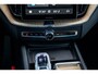 Volvo XC60 2.0 T6 Plug-in hybrid AWD Ultra Dark | Luchtvering | Trekhaak | Head Up Display | Adaptieve Cruise Control | 360 Camera | Donker Glas |