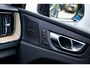 Volvo XC60 2.0 T6 Plug-in hybrid AWD Ultra Dark | Luchtvering | Trekhaak | Head Up Display | Adaptieve Cruise Control | 360 Camera | Donker Glas |