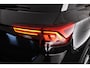 Volkswagen T-Roc 1.5 TSI 150pk DSG R-Line Edition Trekhaak Camera Stoelverwarming Massage Virtual Cockpit Navigatie