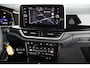 Volkswagen T-Roc 1.5 TSI 150pk DSG R-Line Edition Trekhaak Camera Stoelverwarming Massage Virtual Cockpit Navigatie