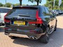 Volvo XC60 2.0 B5 R-Design / Trekhaak / Panoramadak / 360Camera / Head-up / Luchtvering / Keyless / 21'' / B&W / Luxe Leder / Stoelverwarming 4x / Dodehoek / DAB / ACC