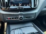 Volvo XC60 2.0 B5 R-Design / Trekhaak / Panoramadak / 360Camera / Head-up / Luchtvering / Keyless / 21'' / B&W / Luxe Leder / Stoelverwarming 4x / Dodehoek / DAB / ACC
