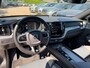 Volvo XC60 2.0 B5 R-Design / Trekhaak / Panoramadak / 360Camera / Head-up / Luchtvering / Keyless / 21'' / B&W / Luxe Leder / Stoelverwarming 4x / Dodehoek / DAB / ACC