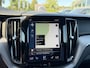 Volvo XC60 2.0 B5 R-Design / Trekhaak / Panoramadak / 360Camera / Head-up / Luchtvering / Keyless / 21'' / B&W / Luxe Leder / Stoelverwarming 4x / Dodehoek / DAB / ACC