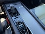 Volvo XC60 2.0 B5 R-Design / Trekhaak / Panoramadak / 360Camera / Head-up / Luchtvering / Keyless / 21'' / B&W / Luxe Leder / Stoelverwarming 4x / Dodehoek / DAB / ACC