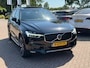Volvo XC60 2.0 B5 R-Design / Trekhaak / Panoramadak / 360Camera / Head-up / Luchtvering / Keyless / 21'' / B&W / Luxe Leder / Stoelverwarming 4x / Dodehoek / DAB / ACC