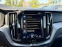Volvo XC60 2.0 B5 R-Design / Trekhaak / Panoramadak / 360Camera / Head-up / Luchtvering / Keyless / 21'' / B&W / Luxe Leder / Stoelverwarming 4x / Dodehoek / DAB / ACC