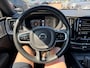 Volvo XC60 2.0 B5 R-Design / Trekhaak / Panoramadak / 360Camera / Head-up / Luchtvering / Keyless / 21'' / B&W / Luxe Leder / Stoelverwarming 4x / Dodehoek / DAB / ACC