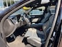 Volvo XC60 2.0 B5 R-Design / Trekhaak / Panoramadak / 360Camera / Head-up / Luchtvering / Keyless / 21'' / B&W / Luxe Leder / Stoelverwarming 4x / Dodehoek / DAB / ACC