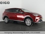 Toyota RAV4 2.5 HYBRID AWD 1650 KG TREKGEWICHT GARANTIE 2029! TREKHAAK . PARKEERSENSOREN VOOR & ACHTER . STOEL/STUUR VERWARMING .