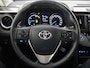 Toyota RAV4 2.5 HYBRID AWD 1650 KG TREKGEWICHT GARANTIE 2029! TREKHAAK . PARKEERSENSOREN VOOR & ACHTER . STOEL/STUUR VERWARMING .
