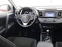 Toyota RAV4 2.5 HYBRID AWD 1650 KG TREKGEWICHT GARANTIE 2029! TREKHAAK . PARKEERSENSOREN VOOR & ACHTER . STOEL/STUUR VERWARMING .