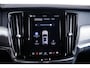 Volvo V90 2.0 T6 Plug-in hybrid AWD Plus Dark Trekhaak - Adaptieve Cruise Control - Harman Kardon - Stoelverwarming voor/achter - Full-LED Active High Beam koplampen - Pilot Assist -